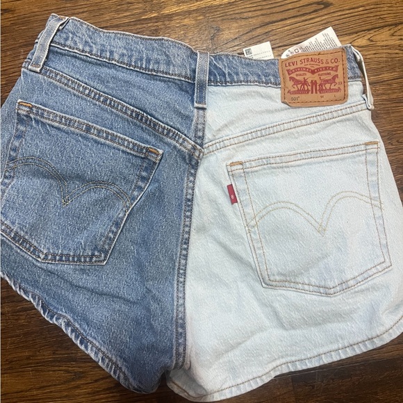 Levi shorts - Picture 2 of 3